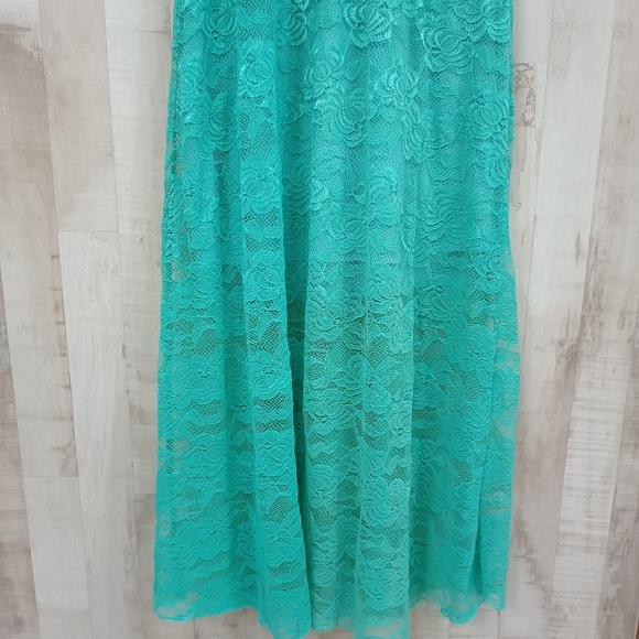 Long bodycon lace dress - Picture 3 of 14